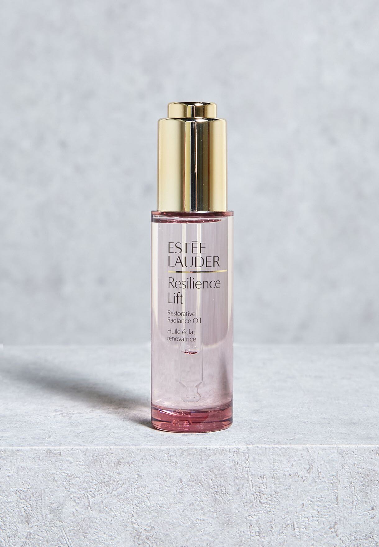 Estee Lauder Resilience Lift Restorative Radiance Oil ออยล์เซรั่มบำรุงผิวหน้าเข้มข้น เพิ่มความชุ่มชื้นให้กับผิว เนื้อสัมผัสบางเบาซึมสู่ผิวได้อย่างรวดเร็ว อุดมไปด้วยส่วนผสมที่สกัดจากธรรมชาติ ช่วยให้ผิวเรียบเนียน ยืดหยุ่น ผิวดูเด็กอ่อนเยาว์ ผิวโกลว์สวยใสมีสุขภาพดี